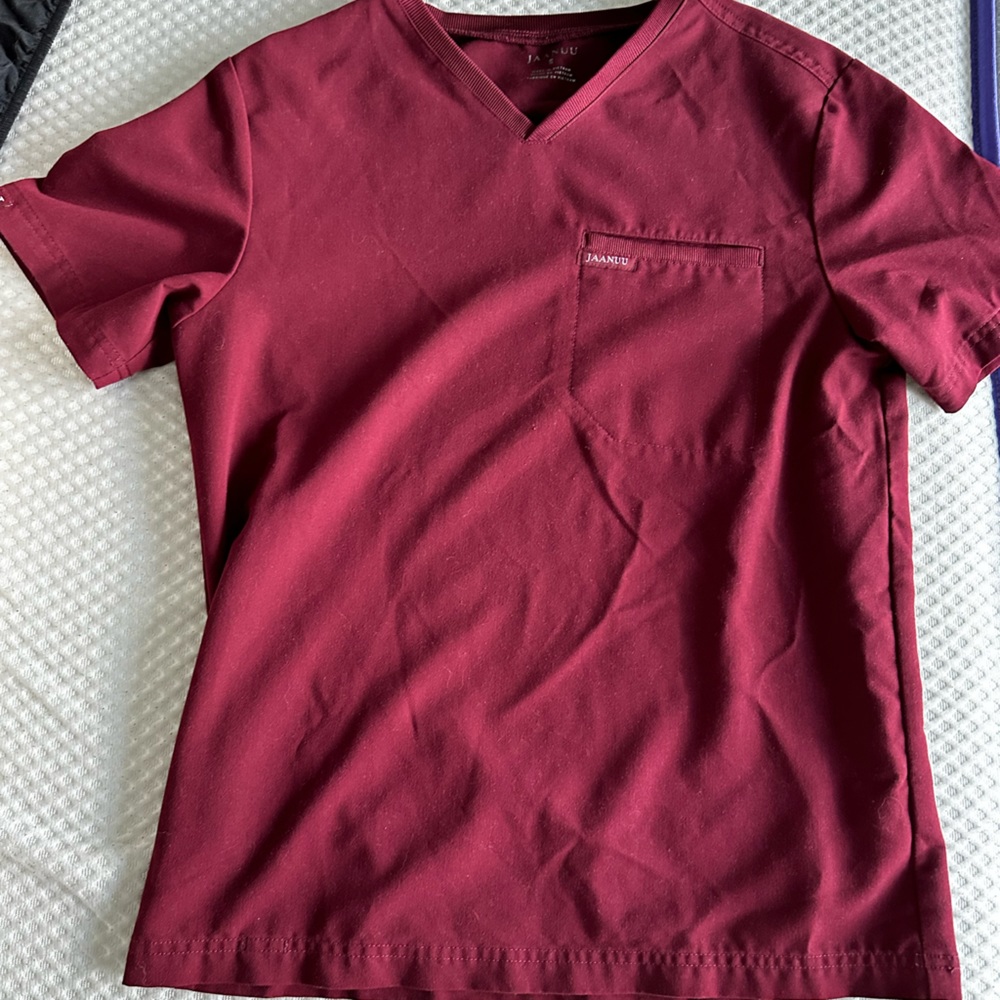 Men’s Jaanuu burgundy scrub set small
